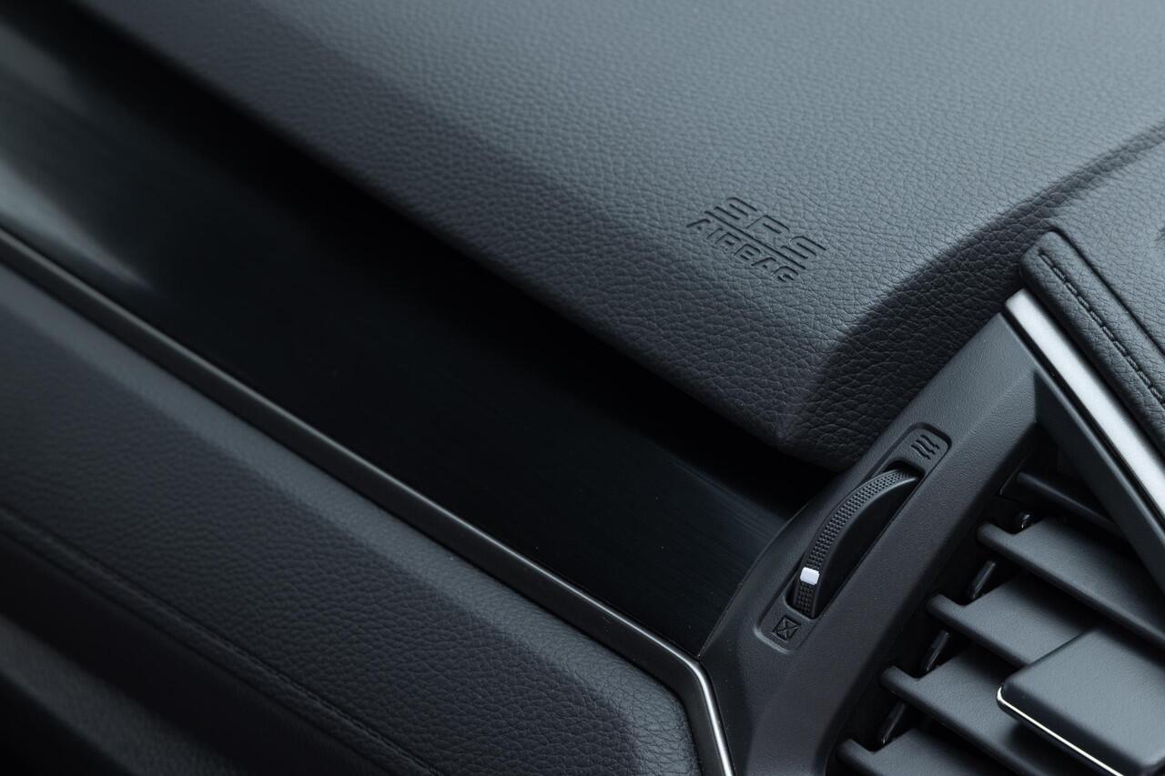 Honda CIVIC 1.0 i-VTEC Elegance | Adapaptive Cruise Control | Rijstrookbegeleiding | Parkeersensoren V+A | Full Led | Navigatie | Achteruitrijcamera | Stoelverwarming |