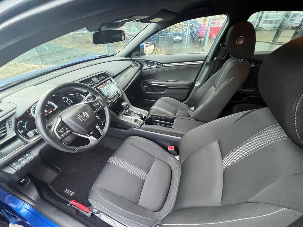 Honda CIVIC 1.0 i-VTEC Business Edition AUTOMAAT | TREKHAAK | NED. AUTO | A.CAMERA | NAVIGATIE | STOEL VERWARMING | CLIMATE CONTROLE | CRUISE CONTROLE |