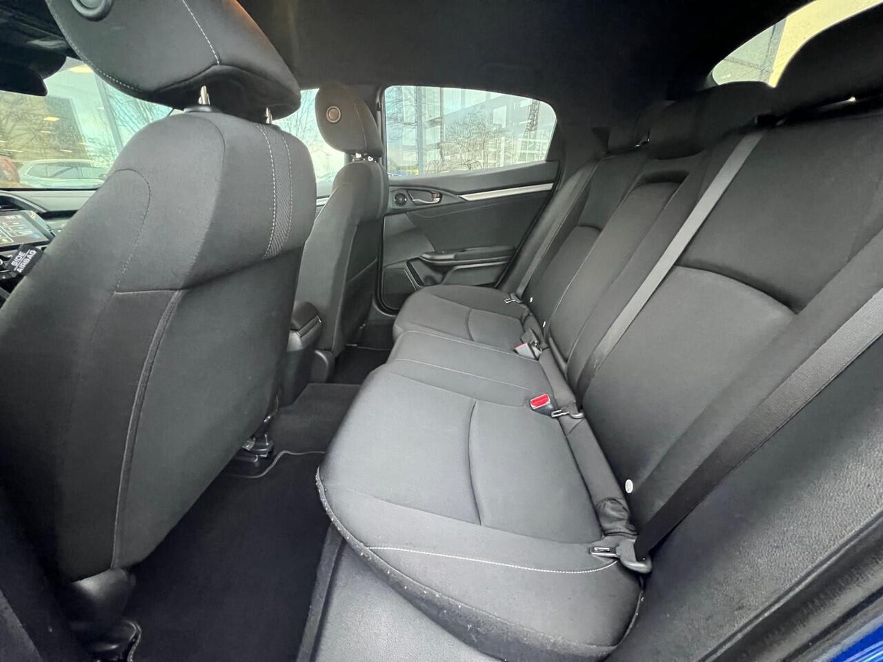 Honda CIVIC 1.0 i-VTEC Business Edition AUTOMAAT | TREKHAAK | NED. AUTO | A.CAMERA | NAVIGATIE | STOEL VERWARMING | CLIMATE CONTROLE | CRUISE CONTROLE |