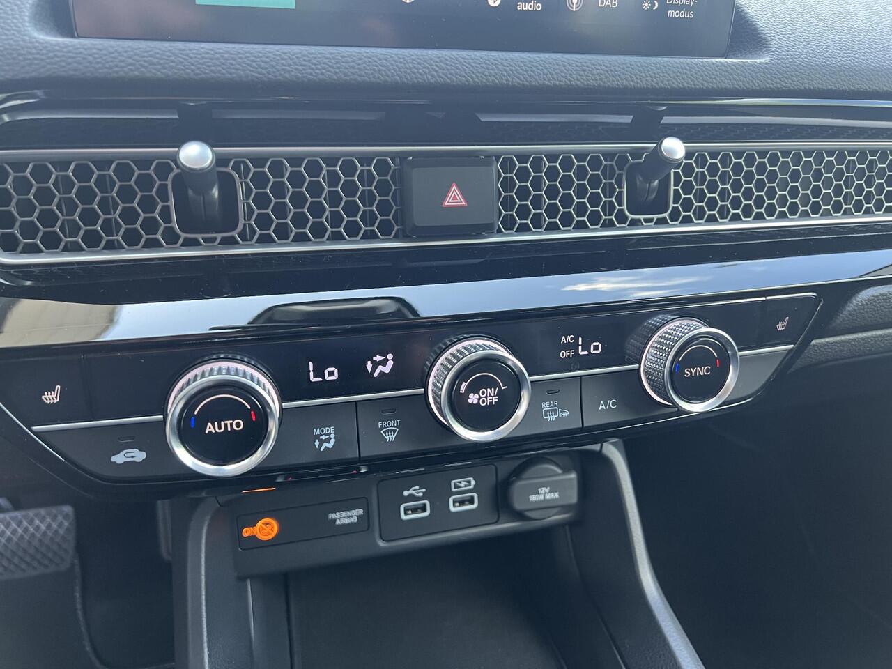 Honda CIVIC 2.0 e:HEV Elegance | AUTOMAAT | SPORTPAKKET | APPLE CARPLAY | ACHTERUITRIJCAMERA | PARKEERSENSOREN | DODEHOEKDETECTIE | ADAPTIEF CRUISE CONTROL | DEMO |