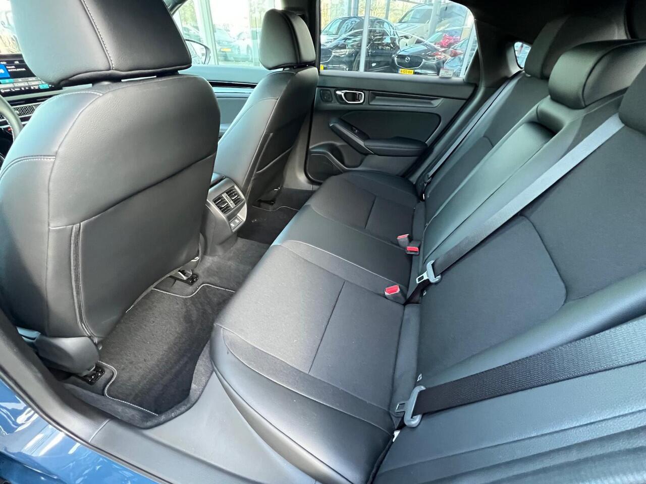 Honda CIVIC 2.0 e:HEV Sport | DEMO | FULL HYBRID | 18 INCH | APPLE & ANROID AUTO | CAMERA | STUUR + STOELVERWARMING | NAVIGATIE |