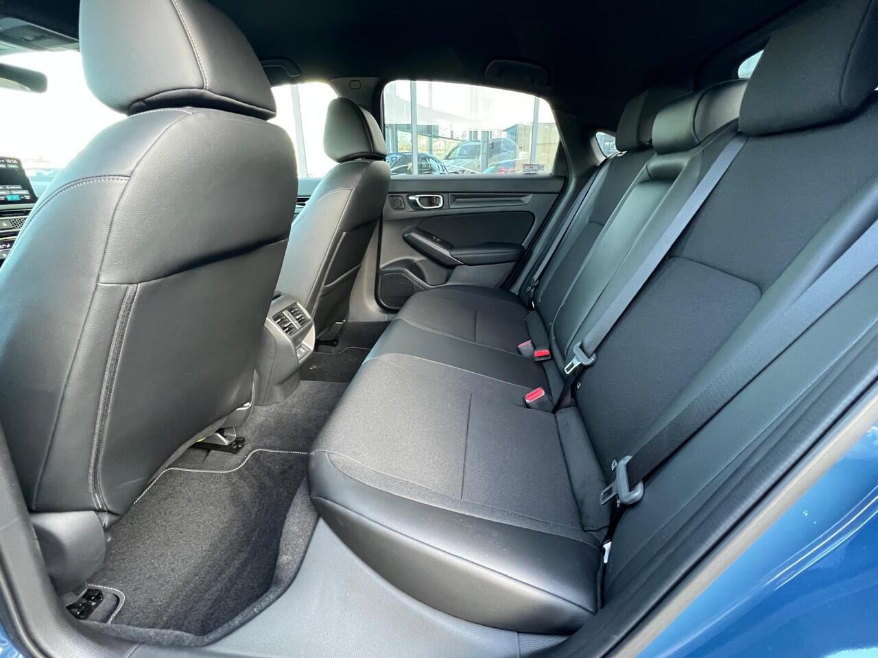 Honda CIVIC 2.0 e:HEV Sport | DEMO | FULL HYBRID | 18 INCH | APPLE & ANROID AUTO | CAMERA | STUUR + STOELVERWARMING | NAVIGATIE |