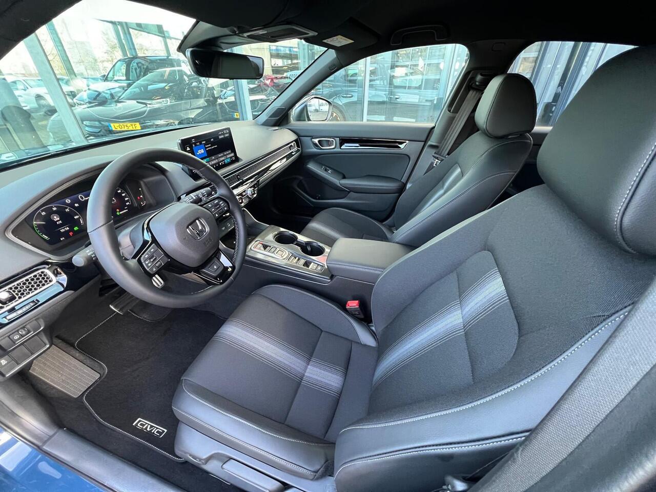 Honda CIVIC 2.0 e:HEV Sport | DEMO | FULL HYBRID | 18 INCH | APPLE & ANROID AUTO | CAMERA | STUUR + STOELVERWARMING | NAVIGATIE |