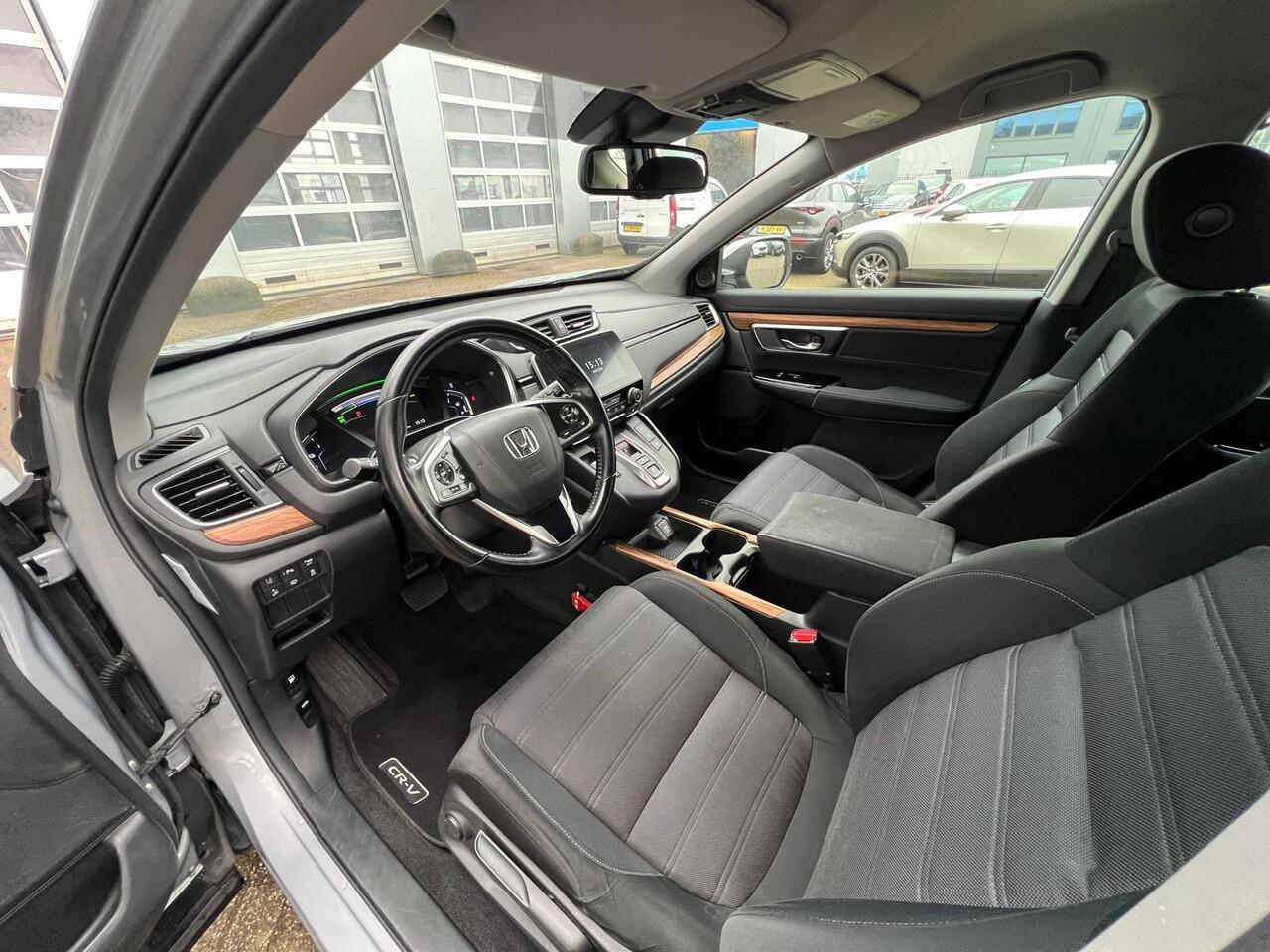 Honda CR-V 2.0 Hybrid Elegance AUTOMAAT | CAMERA | PARKEERSENSOREN V+A | ADAPTIVE CRUISE | NAVIGATIE | 18" LM VELGEN | NED. AUTO | HYBRIDE |
