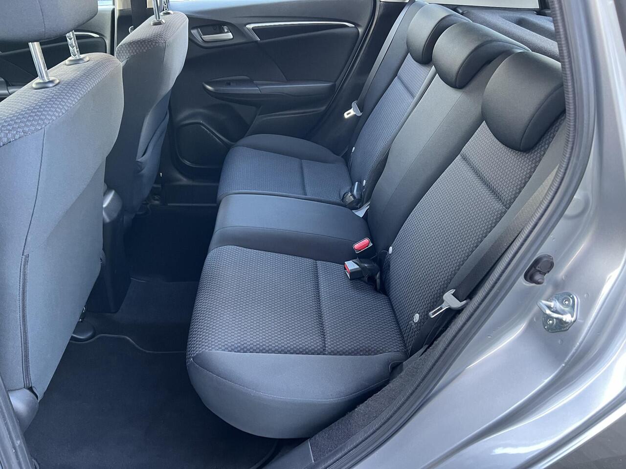 Honda JAZZ 1.3 i-VTEC Comfort TREKHAAK | NAVIGATIE | PARKEER SENSOREN V+A | AIRCO | CRUISE CONTROLE | NED. AUTO |