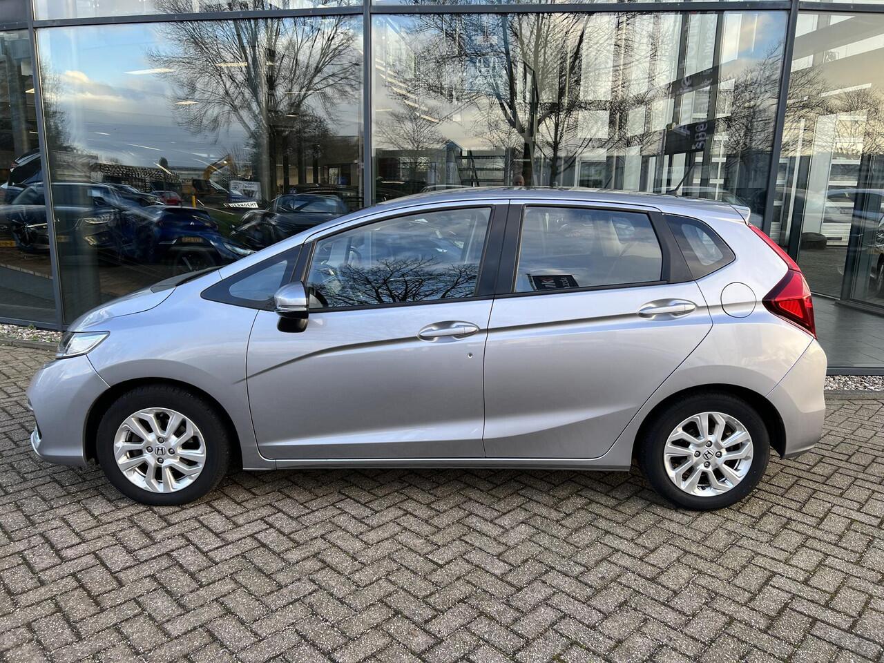 Honda JAZZ 1.3 i-VTEC Comfort TREKHAAK | NAVIGATIE | PARKEER SENSOREN V+A | AIRCO | CRUISE CONTROLE | NED. AUTO |