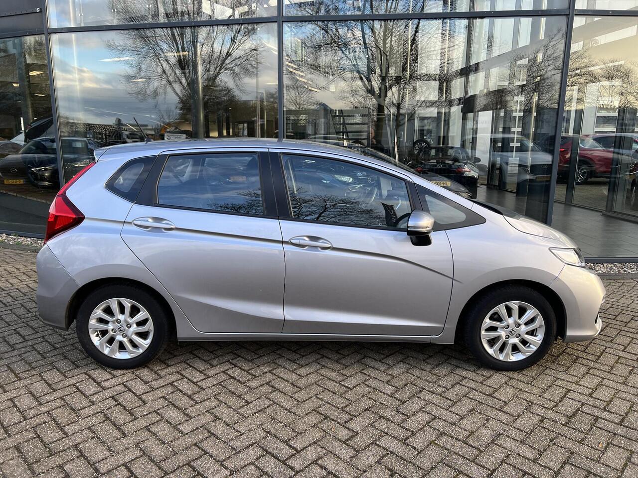 Honda JAZZ 1.3 i-VTEC Comfort TREKHAAK | NAVIGATIE | PARKEER SENSOREN V+A | AIRCO | CRUISE CONTROLE | NED. AUTO |