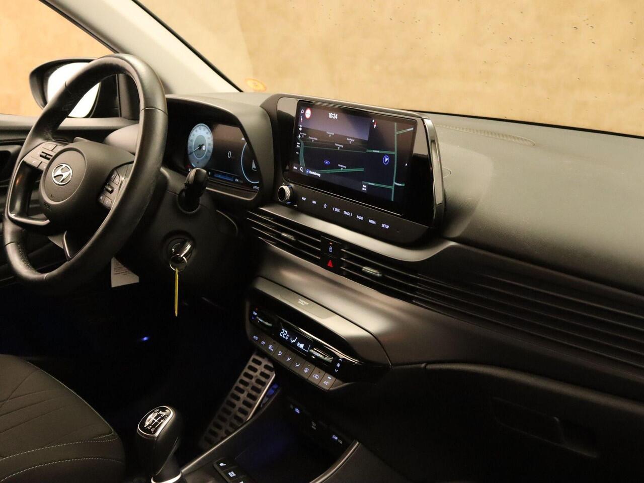 Hyundai Bayon 1.0 T-GDI Premium - NAVIGATIE - CAMERA - VOORSTOELEN VERWARMD - APPLE CARPLAY/ ANDROID AUTO - CLIMATE CONTROL - DIGITAAL DASHBOARD - STUUR VERWARMD - PARKEERSENSOREN ACHTER - 17 INCH LICHT METALEN VELGEN