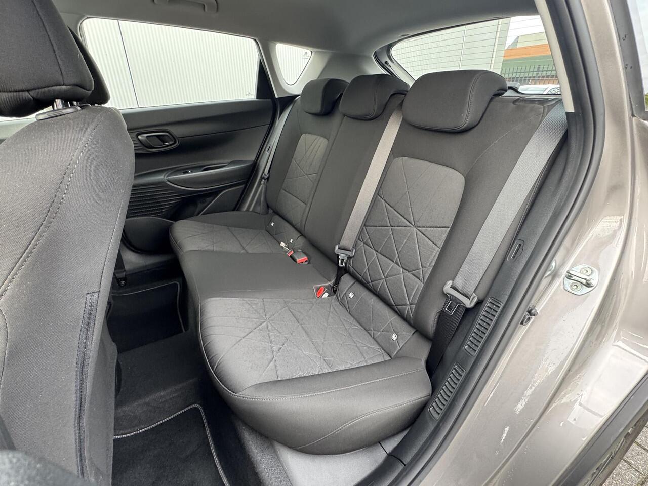 Hyundai Bayon 1.0 T-GDI Comfort Smart / 1e eig / Navigatie / Automaat / Two-Tone Zwart dak / slechts 10.818 km/ apple carplay of android auto/ achteruitrijcamera met parkeersensoren