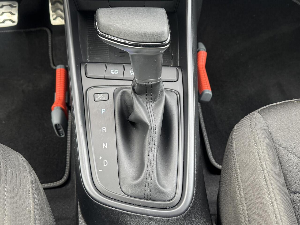 Hyundai Bayon 1.0 T-GDI Comfort Smart / 1e eig / Navigatie / Automaat / Two-Tone Zwart dak / slechts 10.818 km/ apple carplay of android auto/ achteruitrijcamera met parkeersensoren