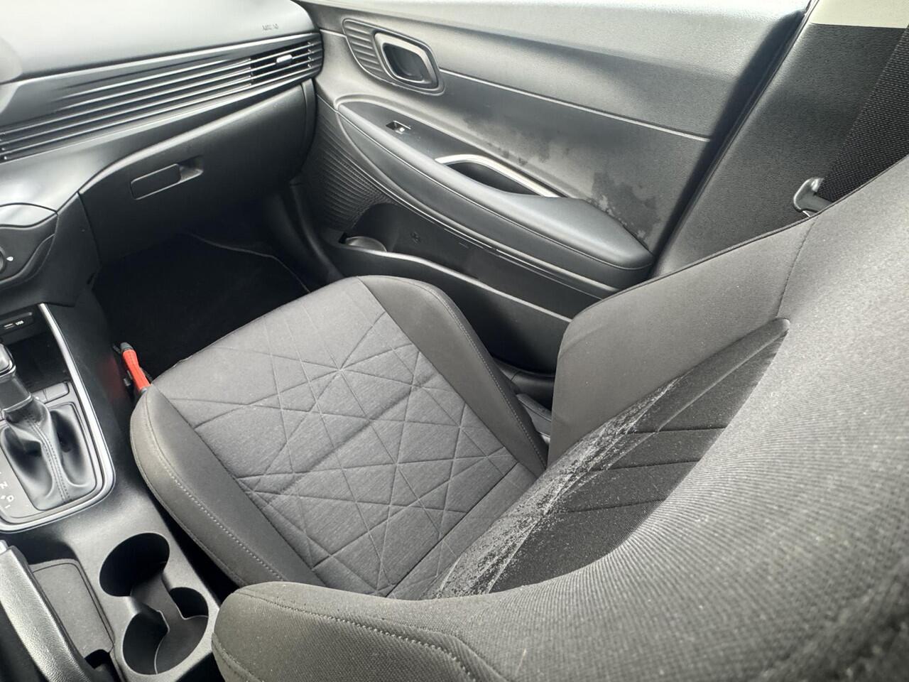 Hyundai Bayon 1.0 T-GDI Comfort Smart / 1e eig / Navigatie / Automaat / Two-Tone Zwart dak / slechts 10.818 km/ apple carplay of android auto/ achteruitrijcamera met parkeersensoren