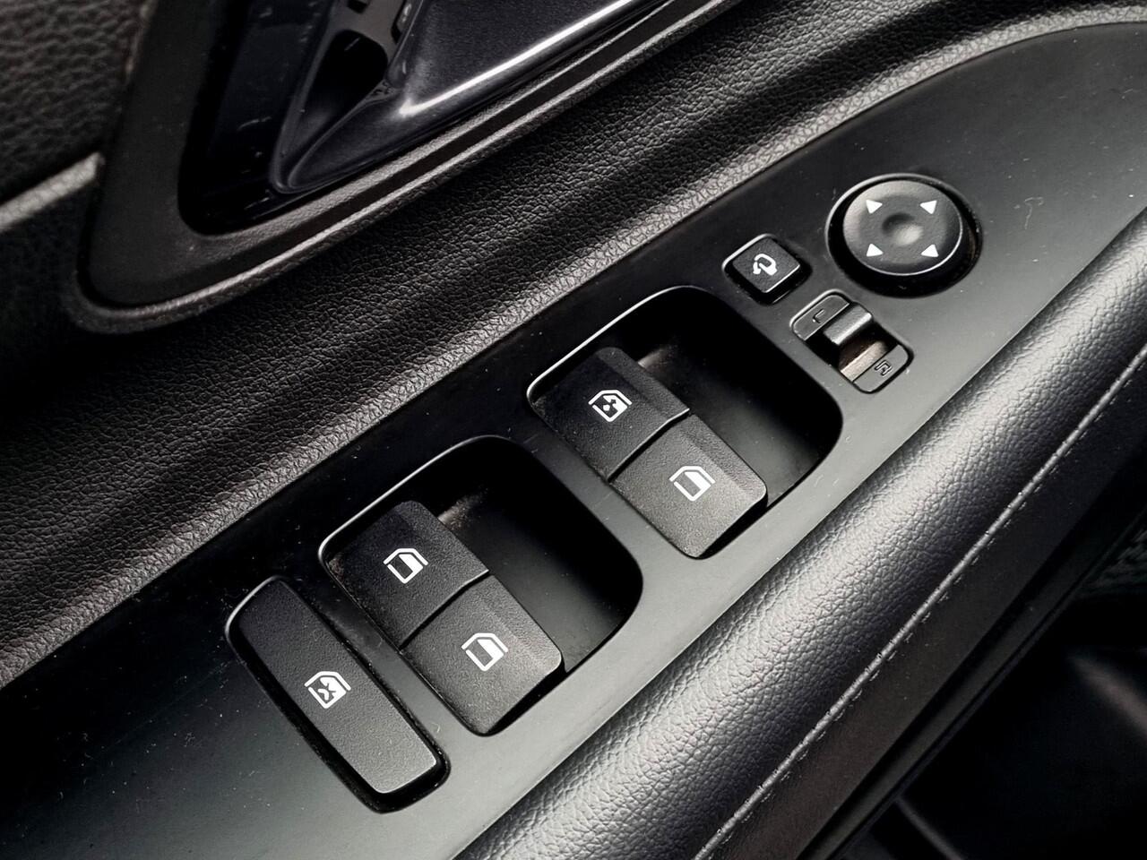 Hyundai Bayon 1.0 T-GDI Premium / Navigatie / Verwarmde stoelen + stuurwiel / Cruise Control / Keyless Entry / LMV / Climate Control / Extra Getint Glas.