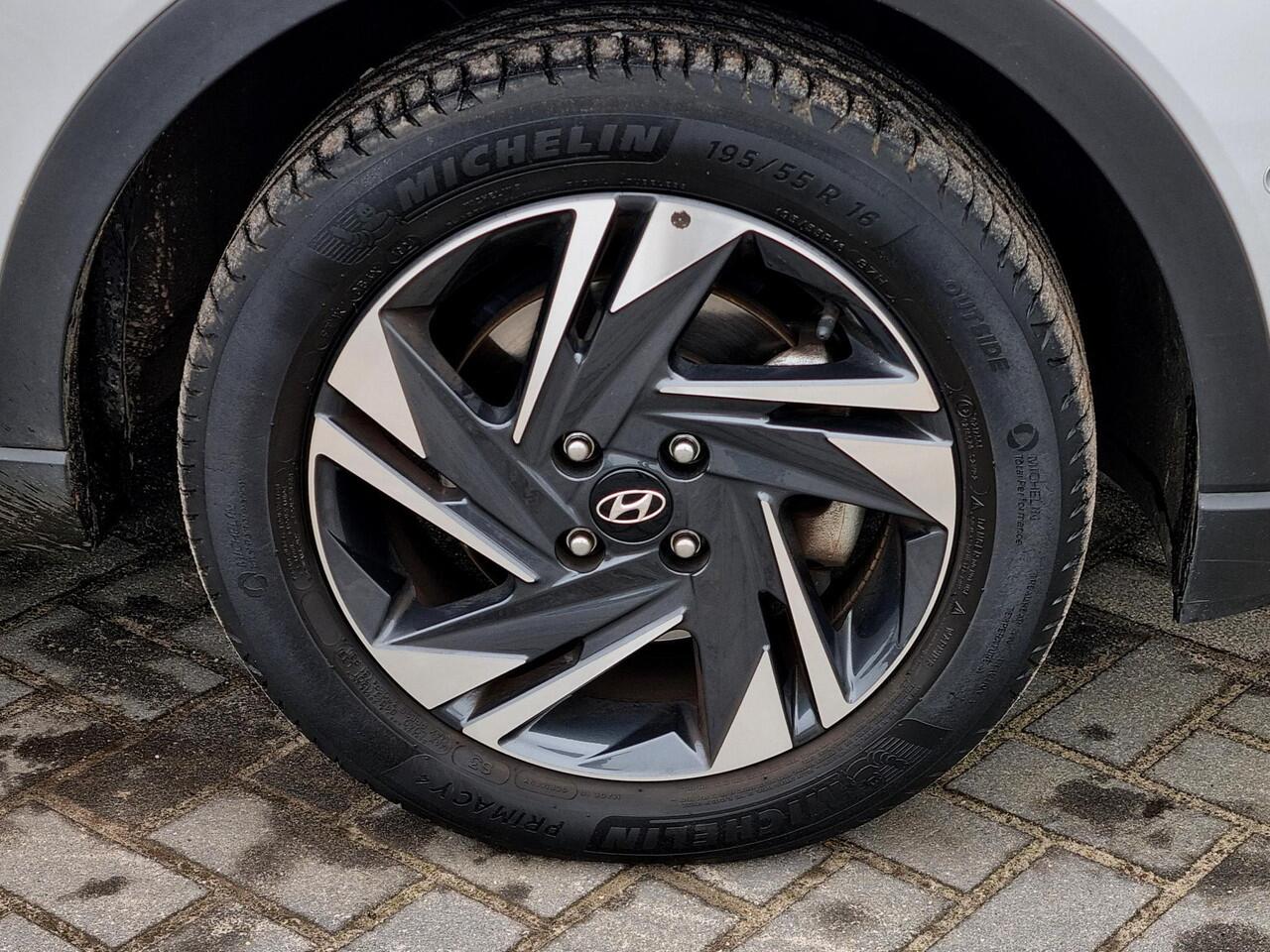 Hyundai Bayon 1.0 T-GDI Premium / Navigatie / Verwarmde stoelen + stuurwiel / Cruise Control / Keyless Entry / LMV / Climate Control / Extra Getint Glas.