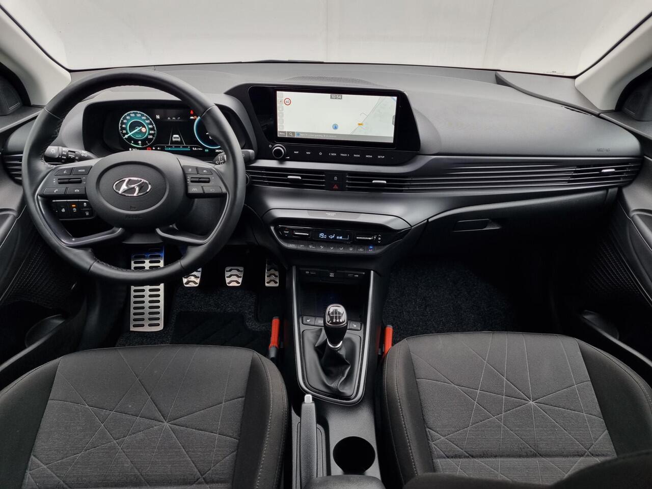 Hyundai Bayon 1.0 T-GDI Premium / Navigatie / Verwarmde stoelen + stuurwiel / Cruise Control / Keyless Entry / LMV / Climate Control / Extra Getint Glas.