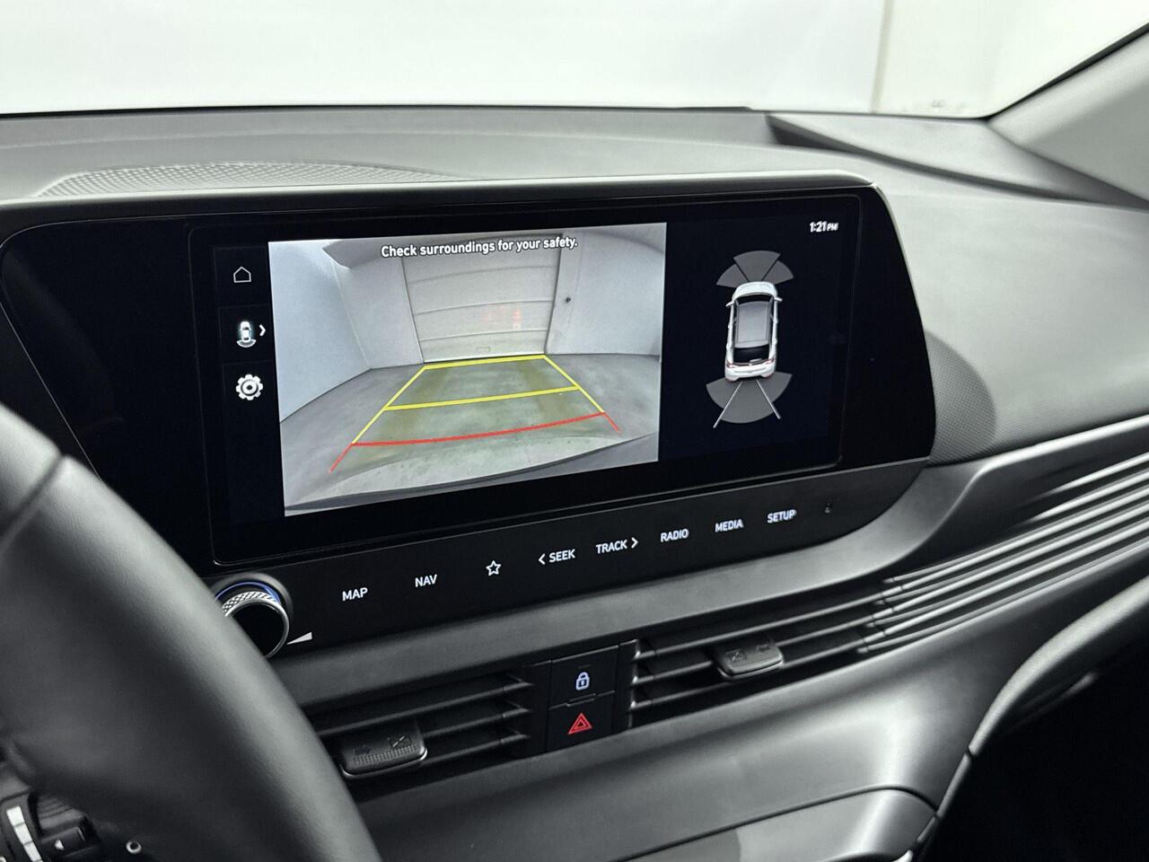 Hyundai Bayon 1.0 T-GDI Aut.100Pk Premium | Navigatie | Bose geluidssysteem | Apple Carplay/Android Auto | Cruise Control Adaptief | Stuurwiel en Voorstoelen Verwarmd | Climate Control | LED koplampen | Lichtmetalen Velgen 16" | Dodehoekdetectie|