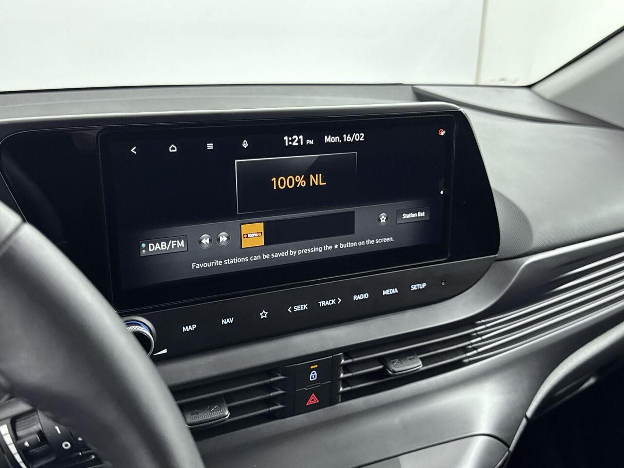 Hyundai Bayon 1.0 T-GDI Aut.100Pk Premium | Navigatie | Bose geluidssysteem | Apple Carplay/Android Auto | Cruise Control Adaptief | Stuurwiel en Voorstoelen Verwarmd | Climate Control | LED koplampen | Lichtmetalen Velgen 16" | Dodehoekdetectie|