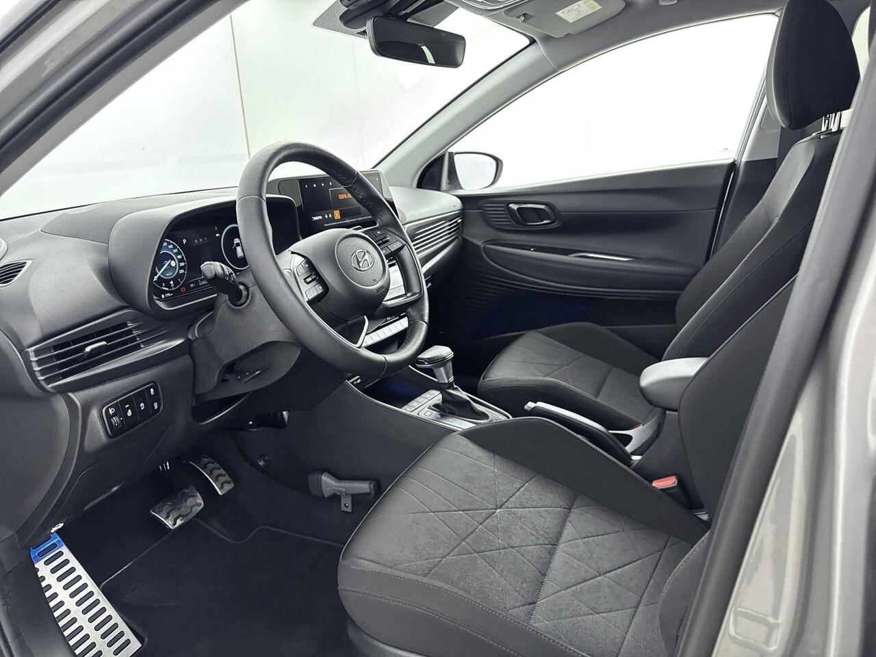 Hyundai Bayon 1.0 T-GDI Aut.100Pk Premium | Navigatie | Bose geluidssysteem | Apple Carplay/Android Auto | Cruise Control Adaptief | Stuurwiel en Voorstoelen Verwarmd | Climate Control | LED koplampen | Lichtmetalen Velgen 16" | Dodehoekdetectie|