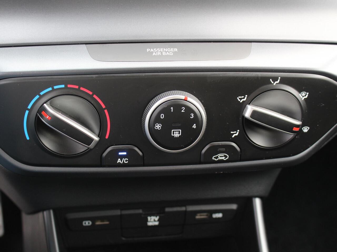 Hyundai Bayon 1.0 T-GDI Comfort Smart / Navigatie + Apple Carplay/Android Auto / Cruise Control / Achteruitrijcamera / Lichtmetalen Velgen 16" / Airco /