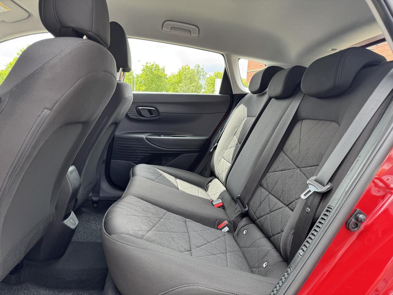 Hyundai Bayon 1.0 T-GDI Comfort Smart Automaat | Navigatie Full-Map | Camera | Apple Carplay/Android Auto | Two-Tone Lakkleur | Rijklaarprijs!