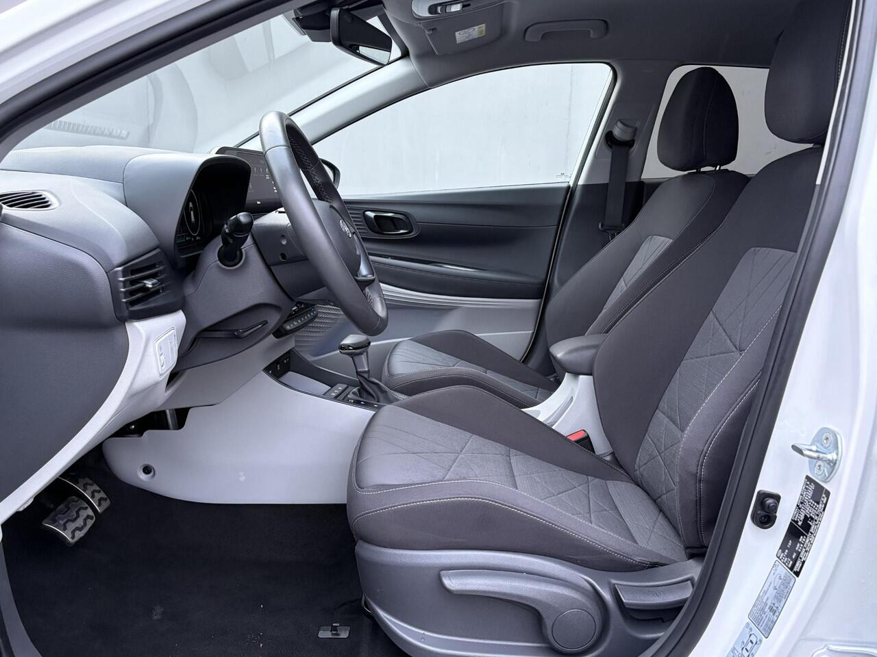 Hyundai Bayon 1.0 T-GDI Comfort Smart Automaat / Fabrieksgarantie tot 04-05-2029 / Navigatie / Camera / Climate Control / Android Auto/Apple Carplay