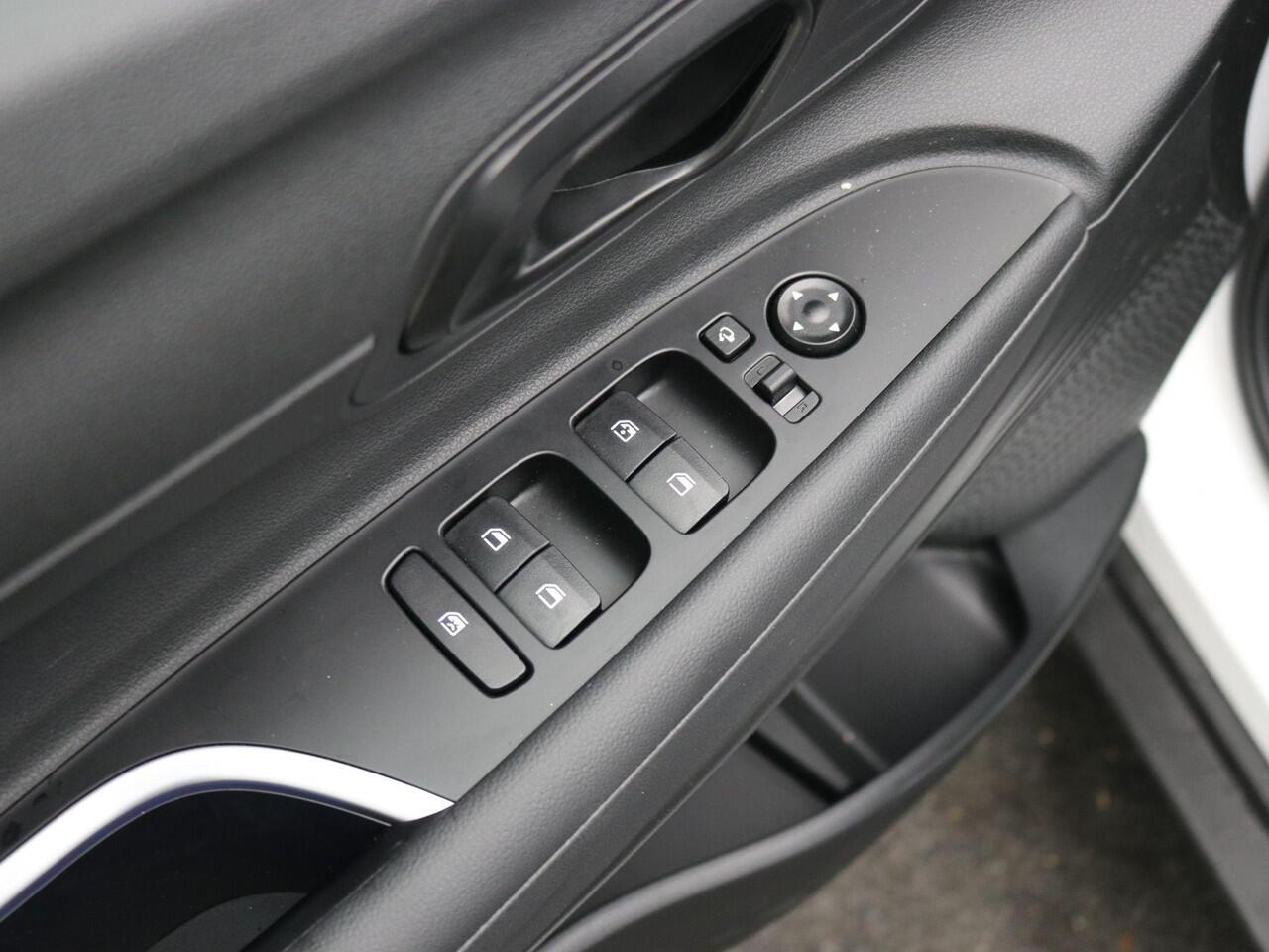 Hyundai Bayon 1.0 T-GDI Comfort AUTOMAAT / Navigatie / Achteruitrijcamera / Airco / Cruise Control / LED Dagrijverlichting / LMV / Fabrieksgarantie tot 02-01-2031 / NL auto / Apple CarPaly & Android Auto /