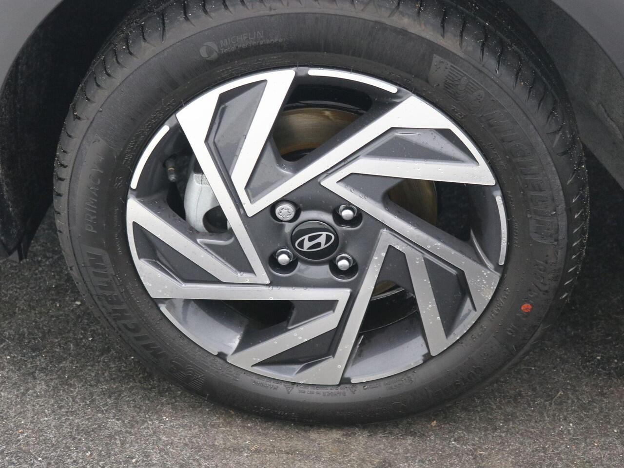 Hyundai Bayon 1.0 T-GDI Comfort AUTOMAAT / Navigatie / Achteruitrijcamera / Airco / Cruise Control / LED Dagrijverlichting / LMV / Fabrieksgarantie tot 02-01-2031 / NL auto / Apple CarPaly & Android Auto /