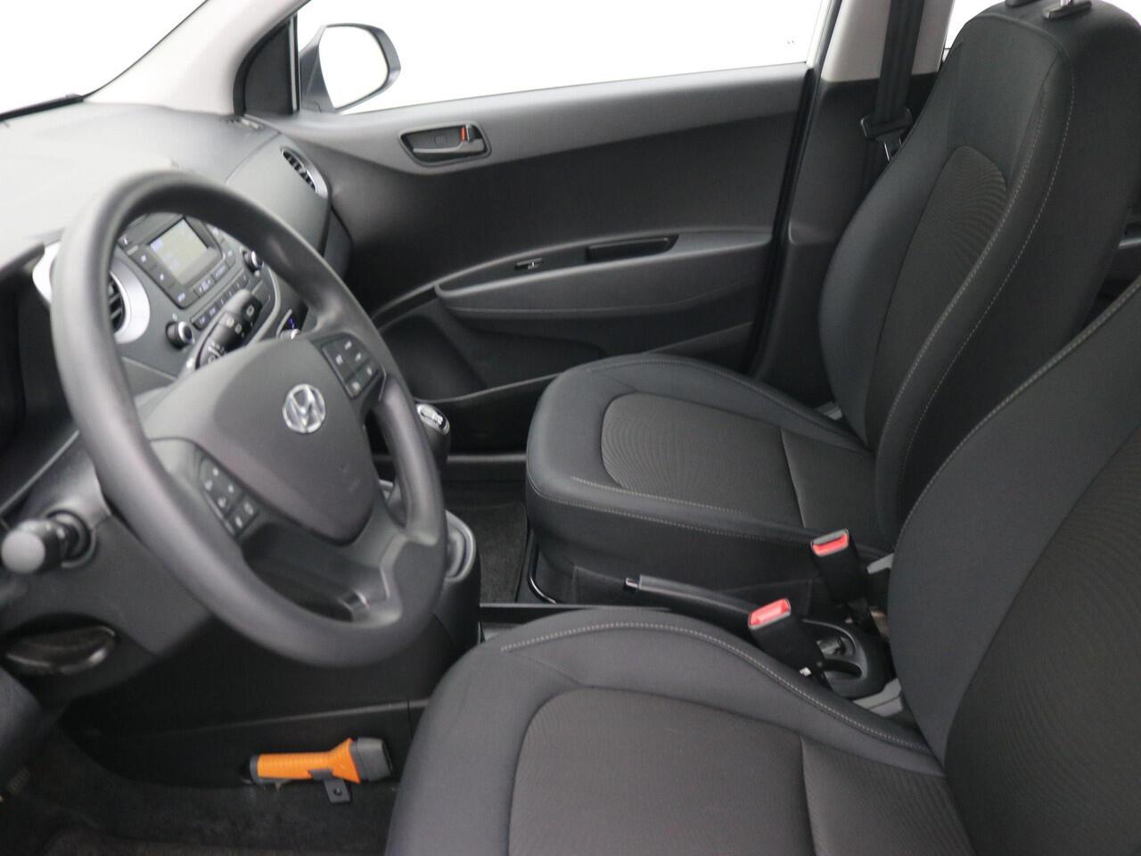 Hyundai I 10 1.0i Comfort / Dealeronderhouden / Airco / Cruise Control / Winter & zomerbanden set / 1ste Eigenaar / Bluetooth / 5-deurs /