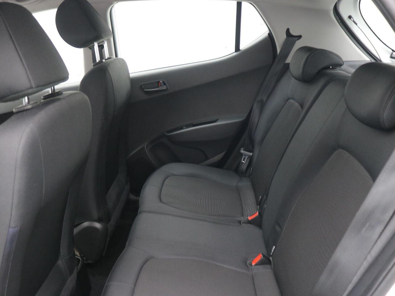 Hyundai I 10 1.0i Comfort / Dealeronderhouden / Airco / Cruise Control / Winter & zomerbanden set / 1ste Eigenaar / Bluetooth / 5-deurs /
