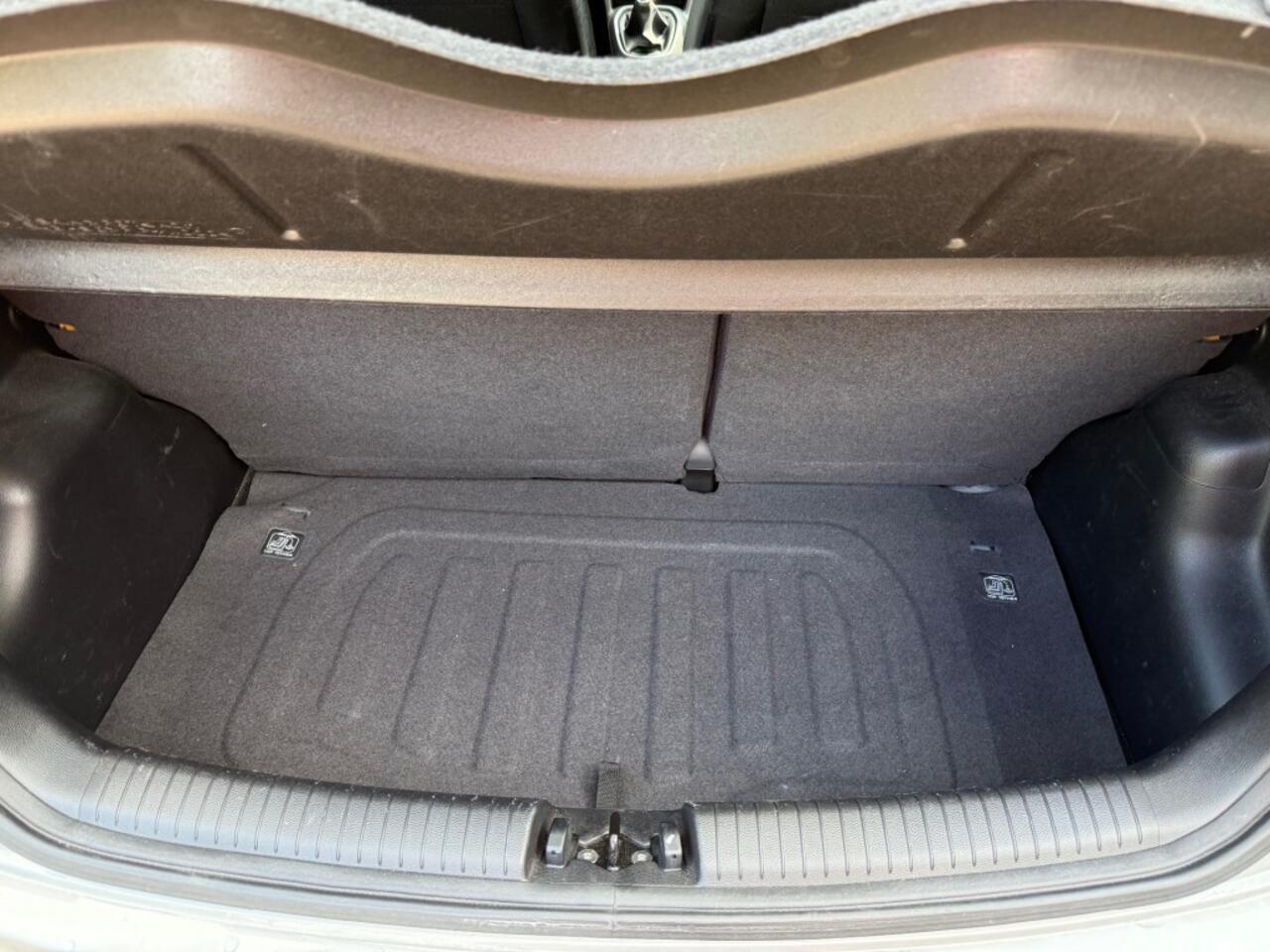 Hyundai I 10 1.0I COMFORT 5-DRS NAVIAGATIE/RADIO/AIRCO/CRUISE CONTROL/ENZ.