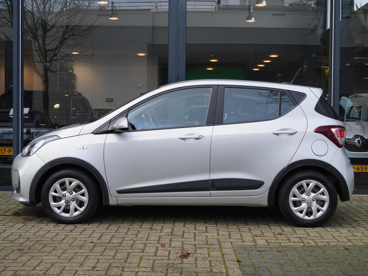 Hyundai I 10 1.0i Comfort 5p. AUTOMAAT / 26.000KM!! / 1E EIGENAAR / DEALER ONDERHOUDEN / NAVI / SMART PACK / PDC A / AIRCO / BLUETOOTH / DAB / APPLE CARPLAY / ANDROID AUTO / 14''