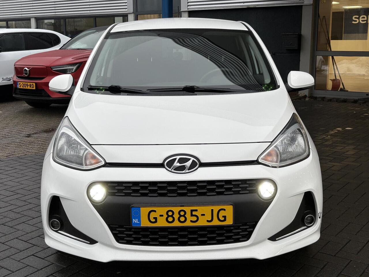Hyundai I 10 1.0i Premium | Stoelverwarming | Cruise Control | Parkeersensoren | Navigatie & Carplay |
