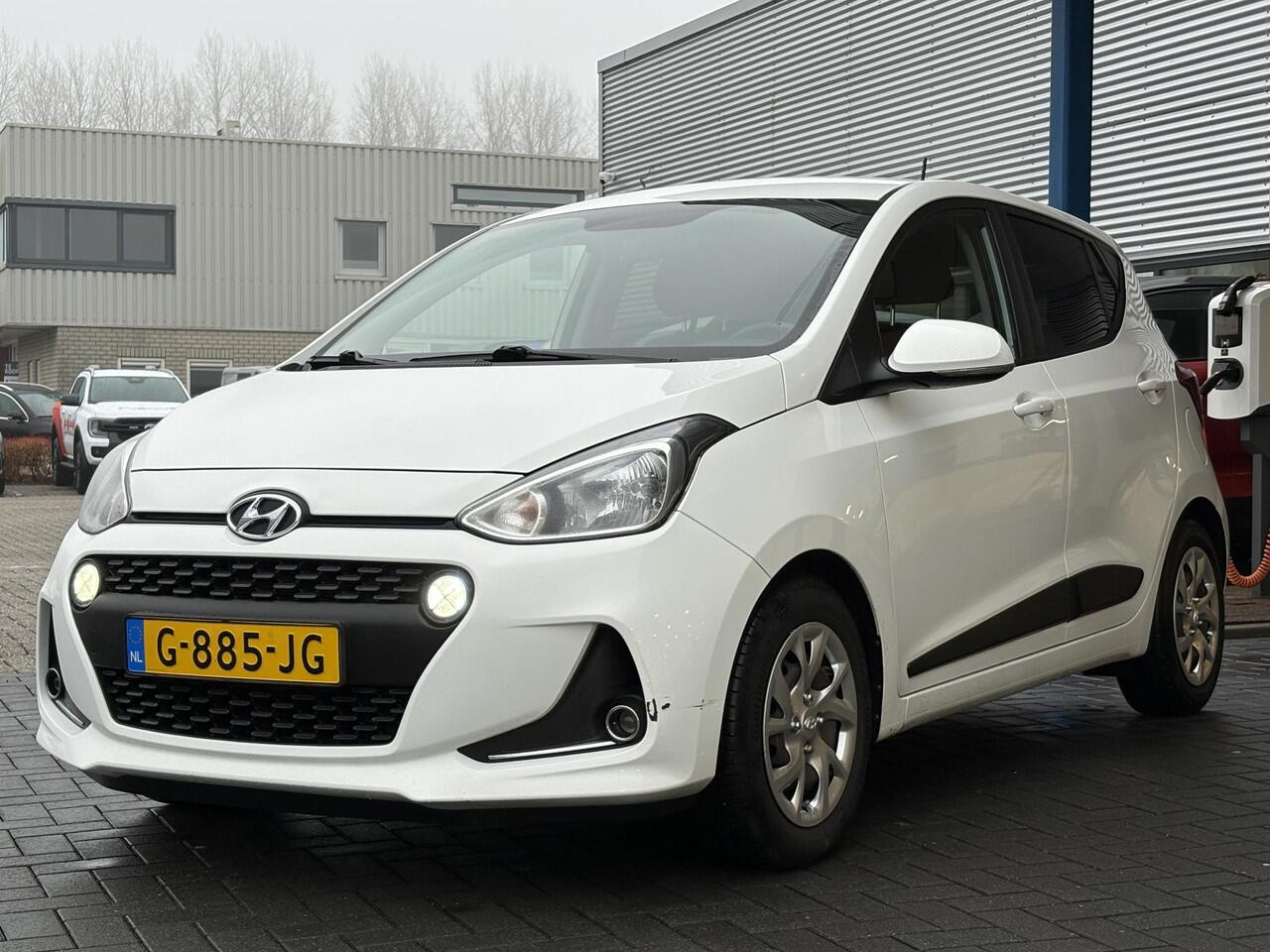 Hyundai I 10 1.0i Premium | Stoelverwarming | Cruise Control | Parkeersensoren | Navigatie & Carplay |