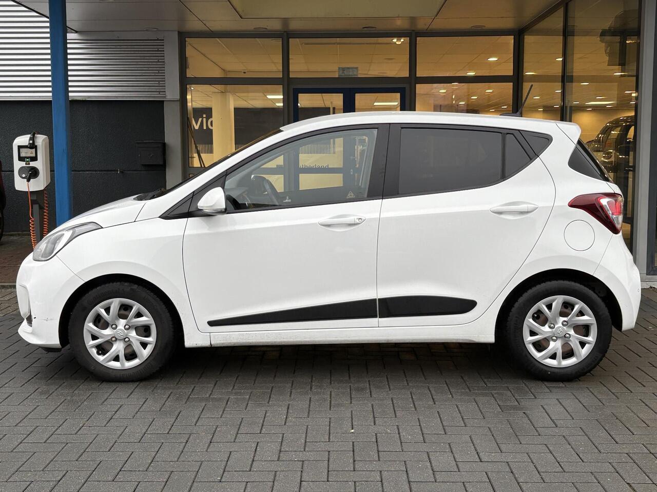 Hyundai I 10 1.0i Premium | Stoelverwarming | Cruise Control | Parkeersensoren | Navigatie & Carplay |