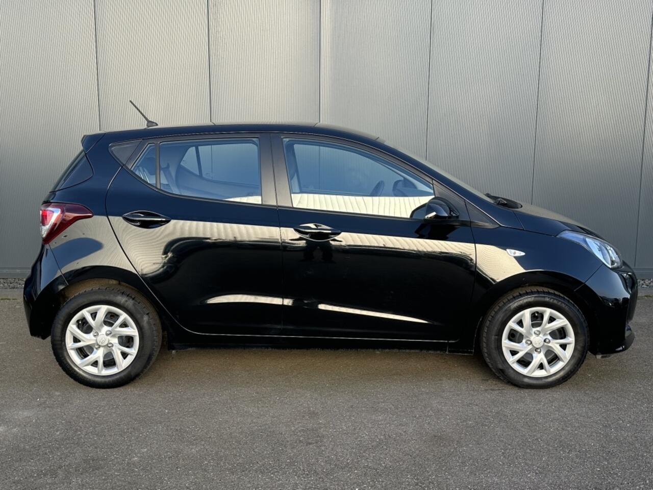Hyundai I 10 1.0i Comfort 1e eigenaar / NL auto / Bluetooth / Cruise Control