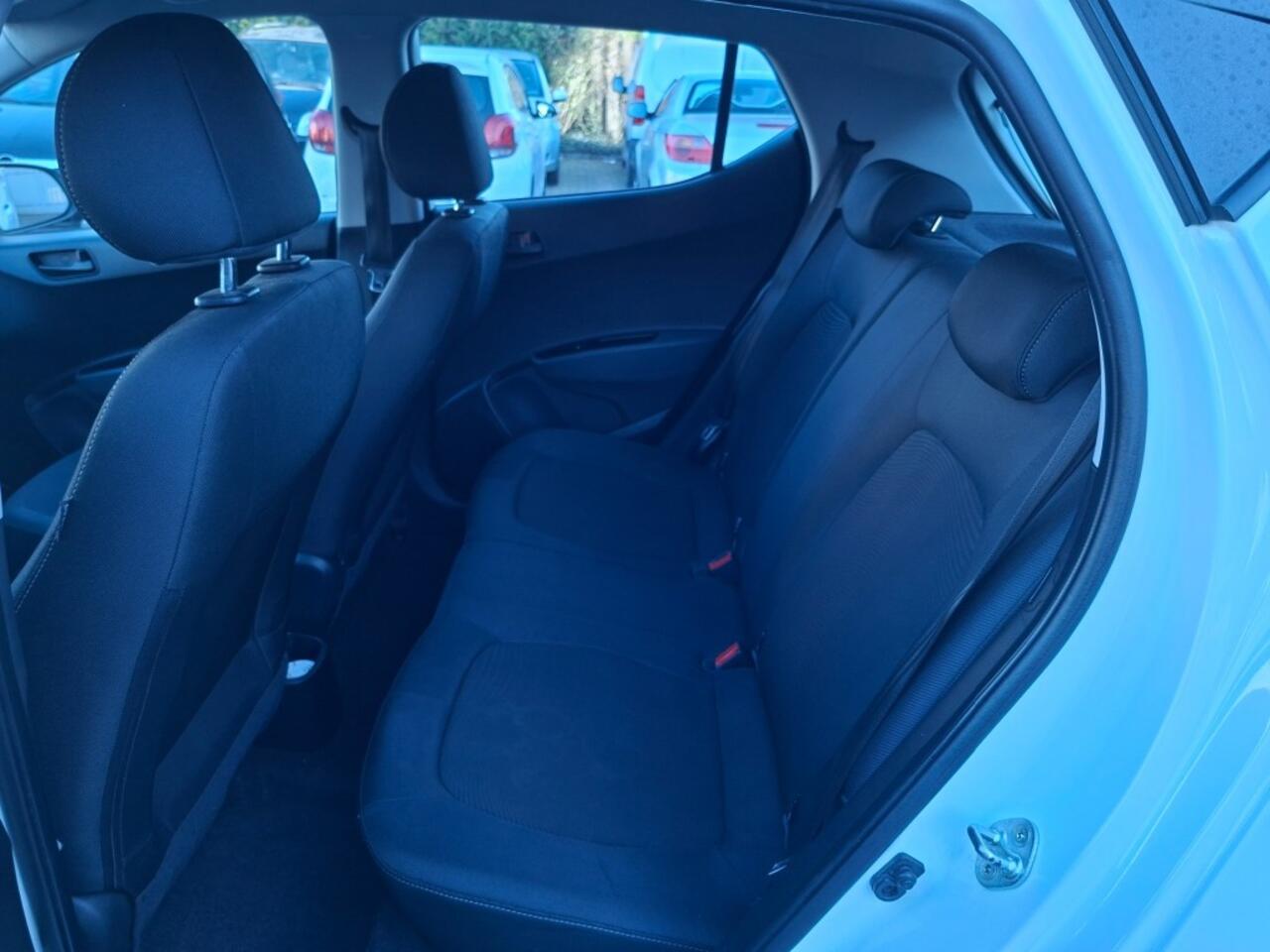 Hyundai I 10 1.0i Comfort RADIO/AIRCO/NAVI/CRUISE/ELEC.RAMEN V+A/PDC