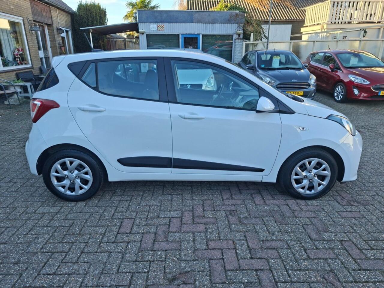 Hyundai I 10 1.0i Comfort RADIO/AIRCO/NAVI/CRUISE/ELEC.RAMEN V+A/PDC