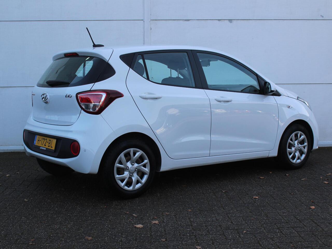 Hyundai I 10 1.0i Comfort / Navigatie + Apple Carplay/Android Auto / Cruise Control / Bluetooth / Parkeersensoren Achter / Airco /