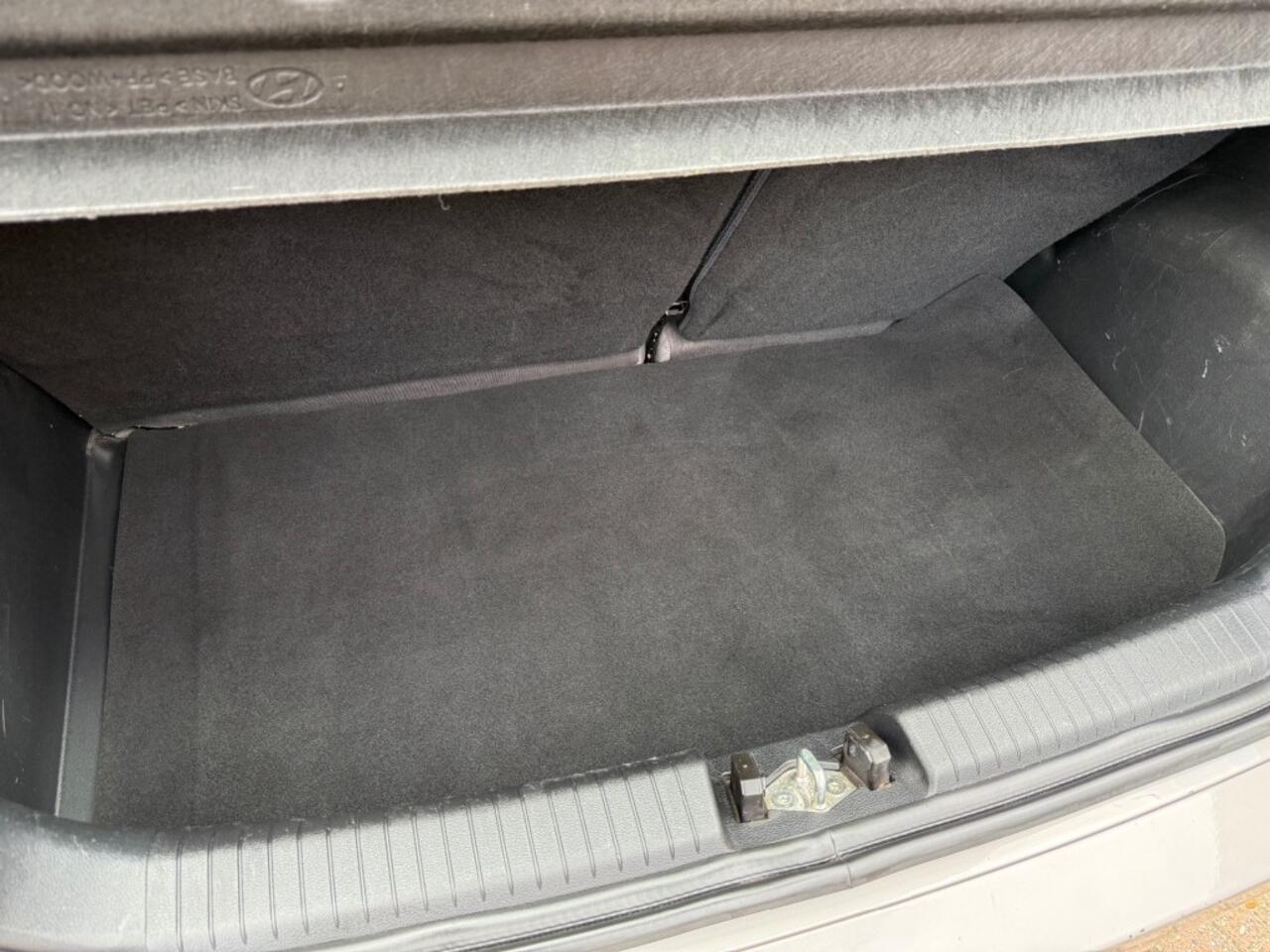 Hyundai I 10 1.0 COMFORT 5-DRS AIRCO/RADIO/CRUISE/ENZ.