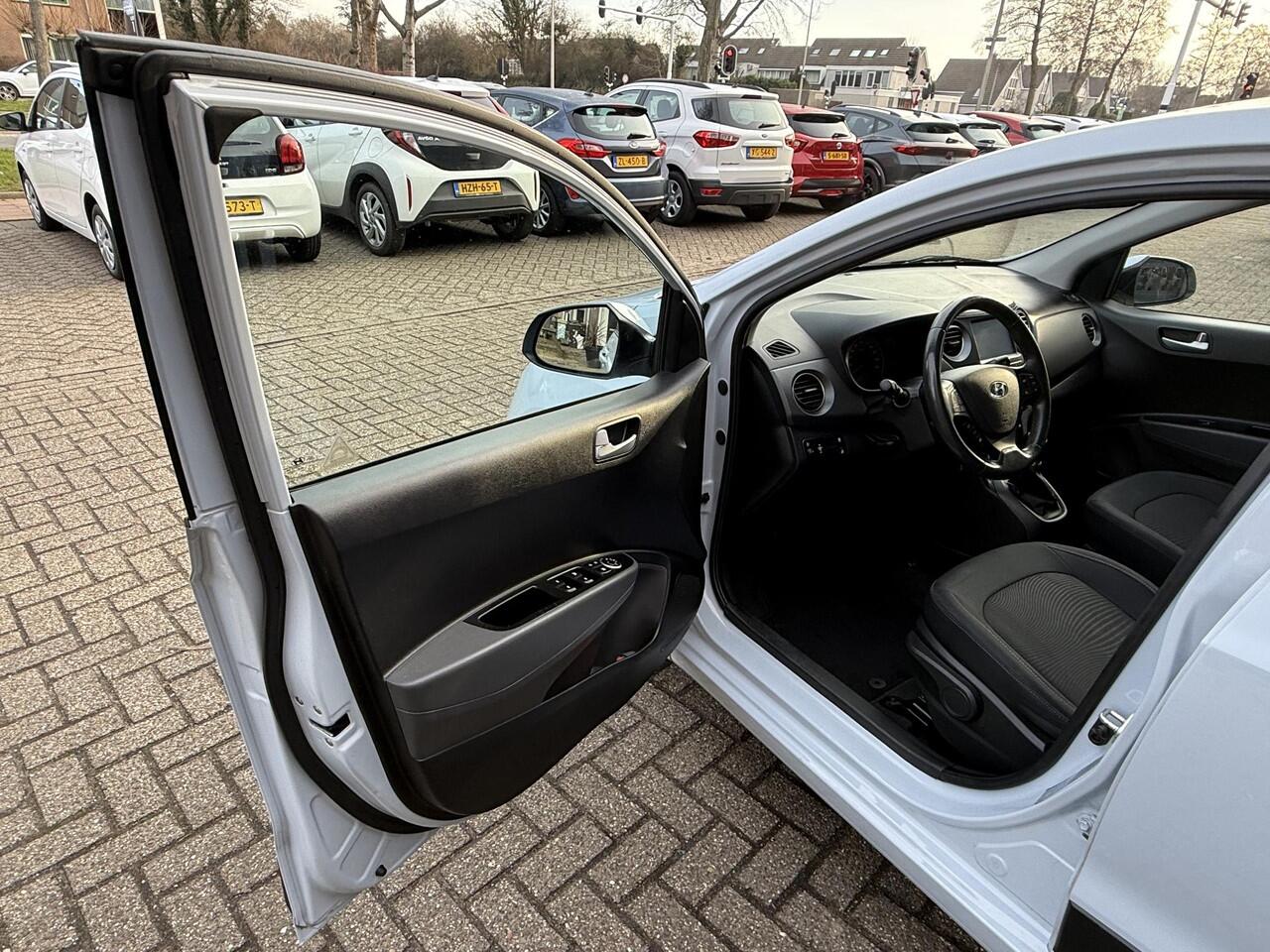 Hyundai I 10 1.0i Premium / Airco/ Navigatie/ Cruise/ Apple carplay/ Stoelverwarming/ PDC/ LED