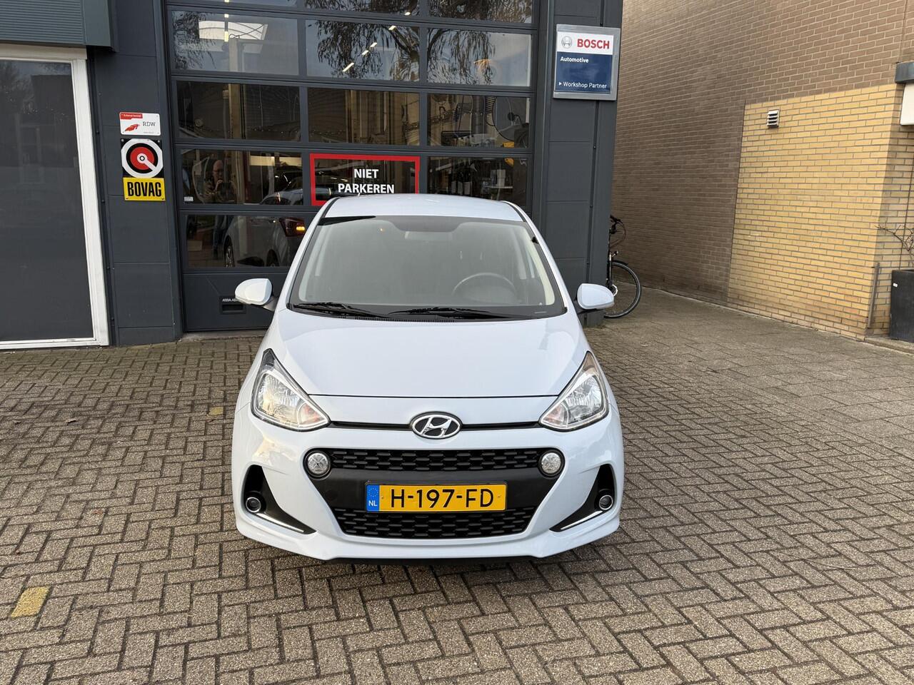 Hyundai I 10 1.0i Premium / Airco/ Navigatie/ Cruise/ Apple carplay/ Stoelverwarming/ PDC/ LED