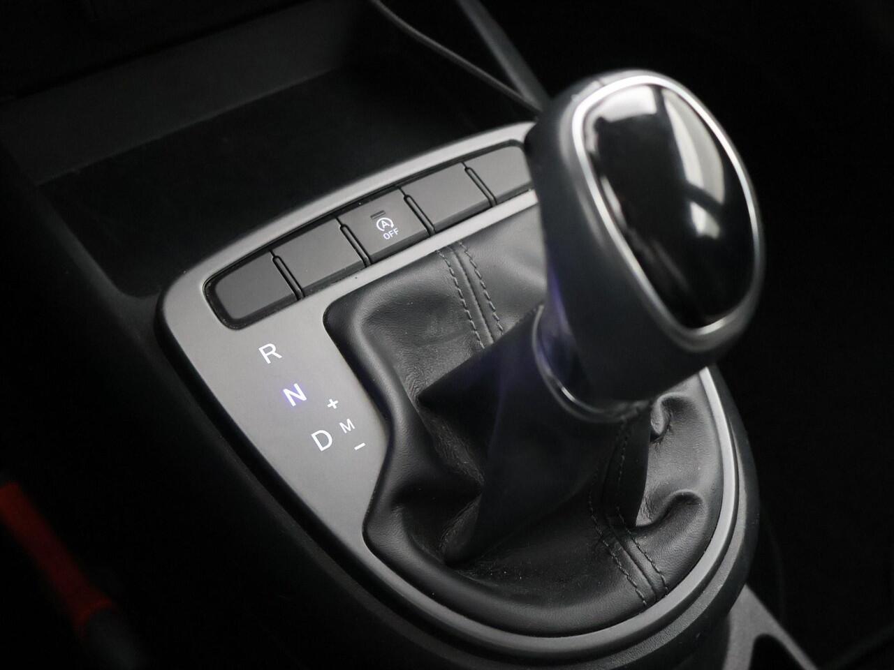 Hyundai I 10 1.0 AUTOMAAT COMFORT 5-ZITS + APPLE CARPLAY | DAB+ | CRUISE CONTROL | TWO-TONE WIT/ZWART