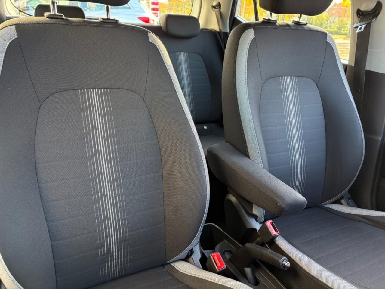 Hyundai I 10 1.0 nw model Airco Multimedia Cruise