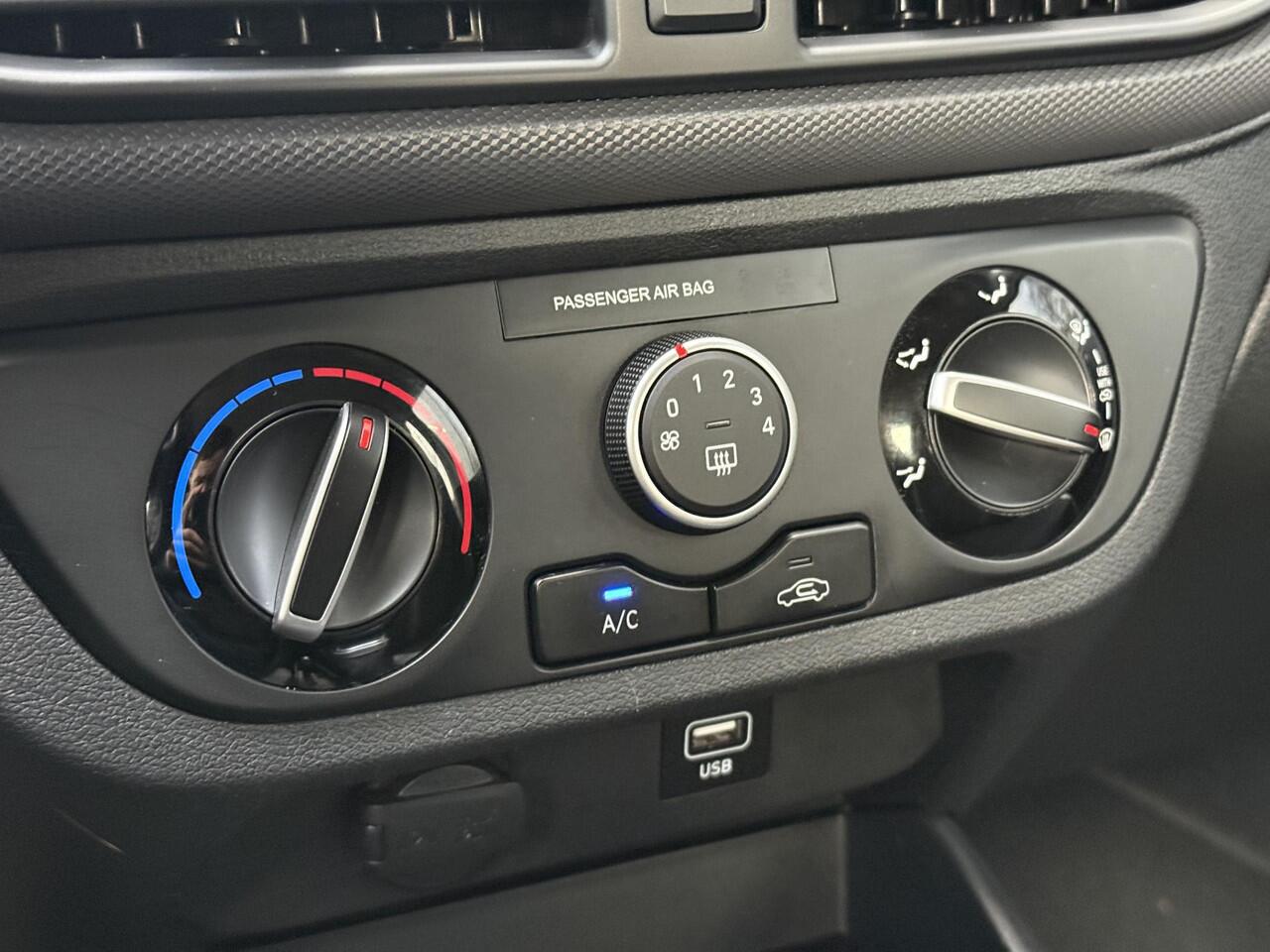 Hyundai I 10 1.0 Comfort / Eerste Eigenaar / Dealer Onderhouden / All Season / Navigatie via Apple Carplay & Android Auto / Cruise / Airco / DAB /