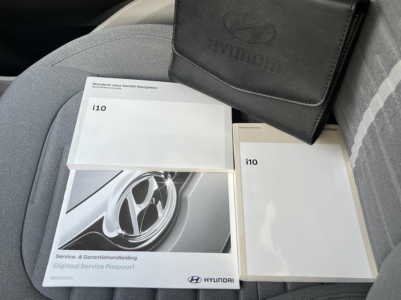 Hyundai I 10 1.0 Premium / Dealer onderhouden / Navigatie / Climate control / Camera / Parkeersensoren / Cruise / Apple carplay & Android auto /