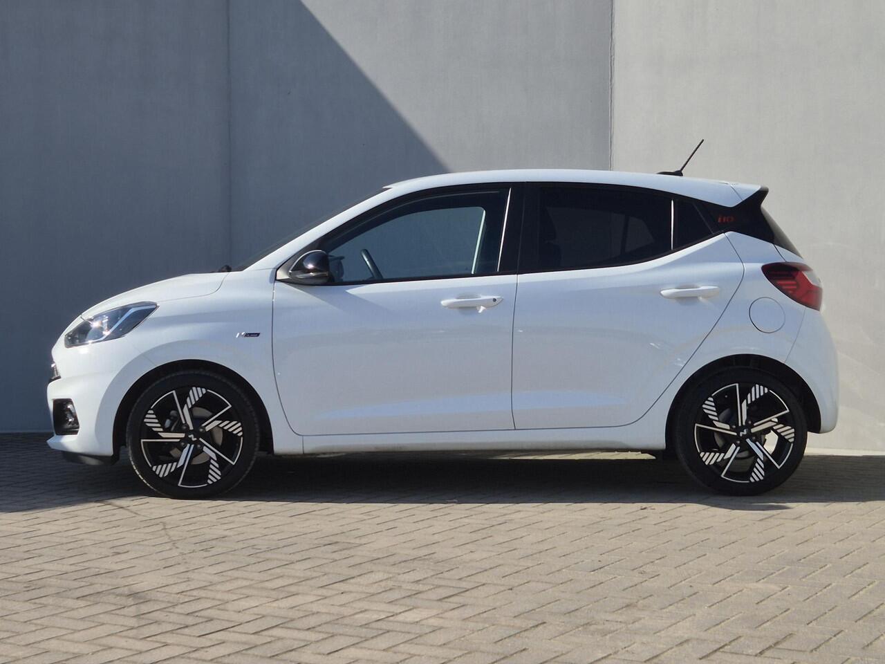 Hyundai I 10 1.0 T-GDI N Line 5-zits 101pk Handgeschakeld / Nieuw Model / Fabrieksgarantie tot 06-2028 / Dealer onderhouden / Cruise control / Airco / Navigatie via Apple Carplay of Android Auto / Parkeersensoren achter /