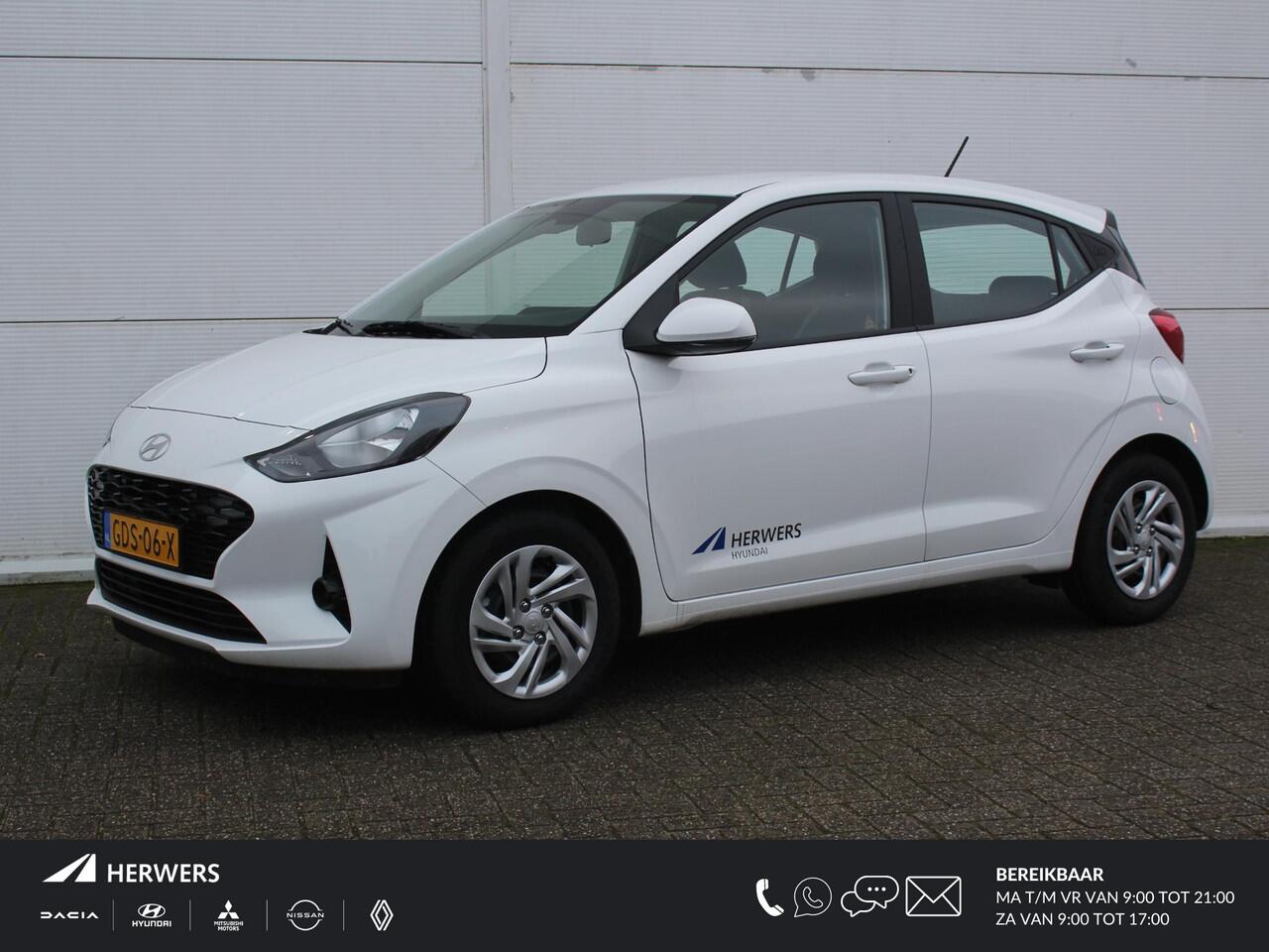 Hyundai I 10 1.0 Comfort Smart / Navigatie + Apple CarPlay & Android Auto / Achteruitrijcamera / Airco / Cruise Control / Bluetooth /
