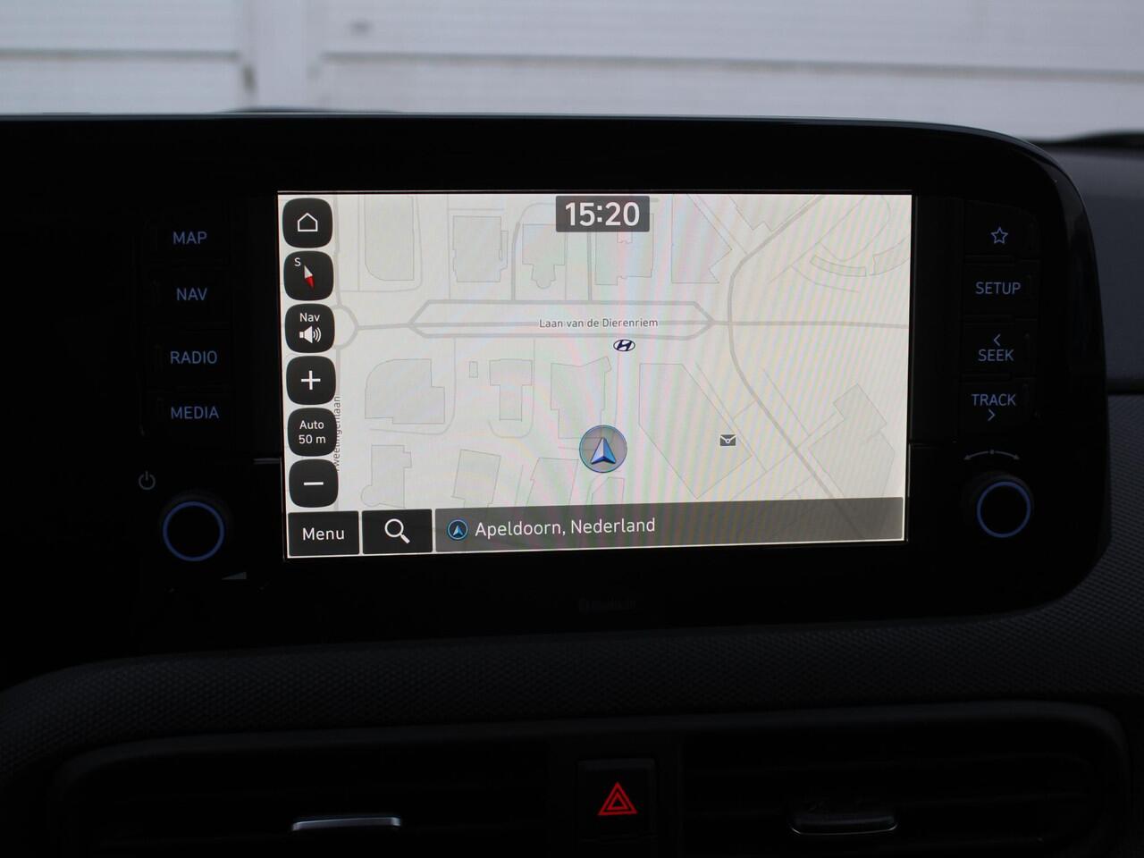 Hyundai I 10 1.0 Comfort Smart / Navigatie + Apple CarPlay & Android Auto / Achteruitrijcamera / Airco / Cruise Control / Bluetooth /