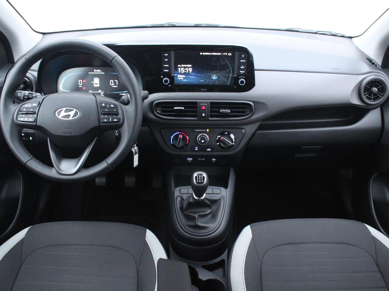 Hyundai I 10 1.0 Comfort Smart / Navigatie + Apple CarPlay & Android Auto / Achteruitrijcamera / Airco / Cruise Control / Bluetooth /