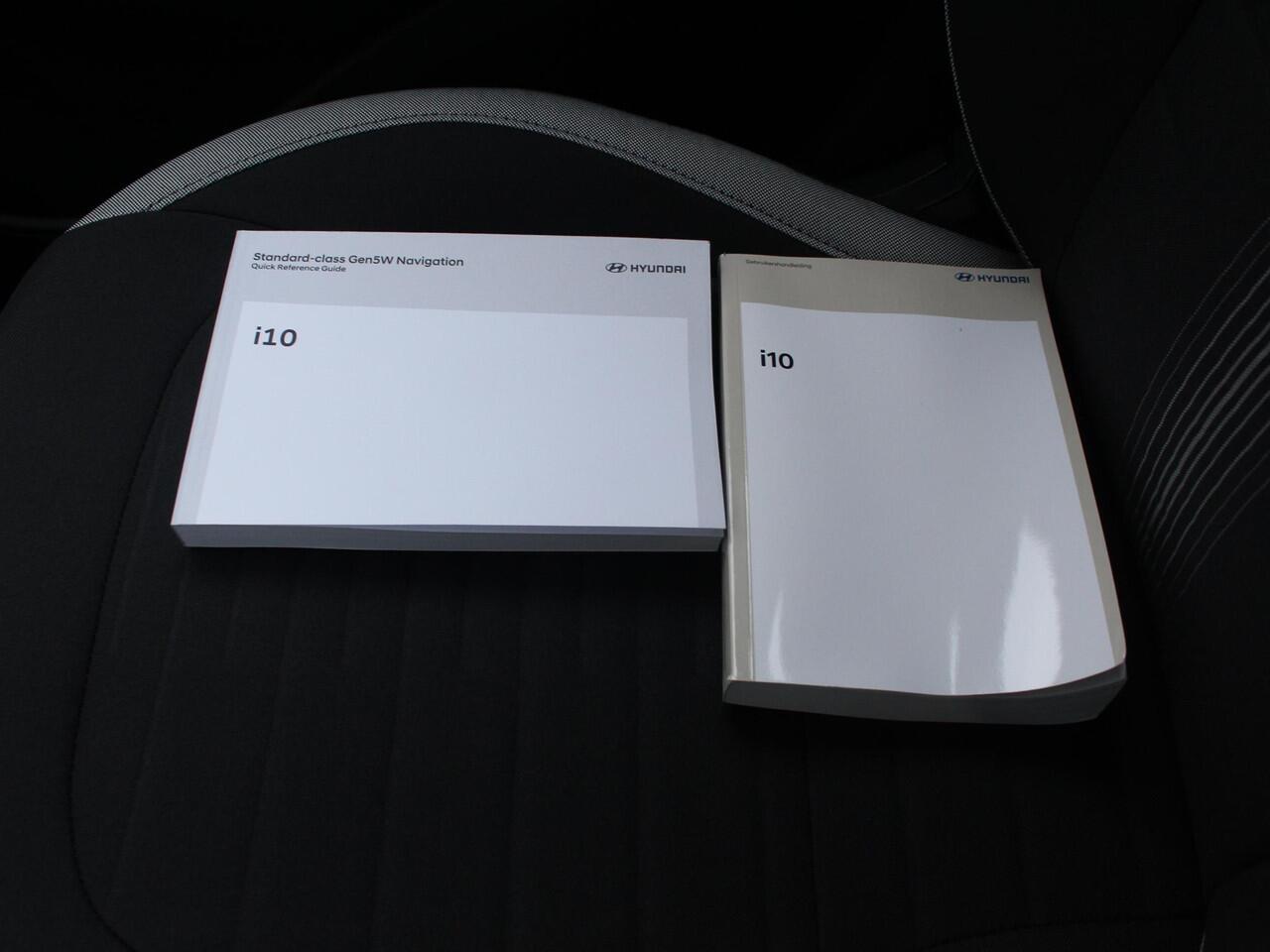 Hyundai I 10 1.0 Comfort Smart / Navigatie + Apple CarPlay & Android Auto / Achteruitrijcamera / Airco / Cruise Control / Bluetooth /