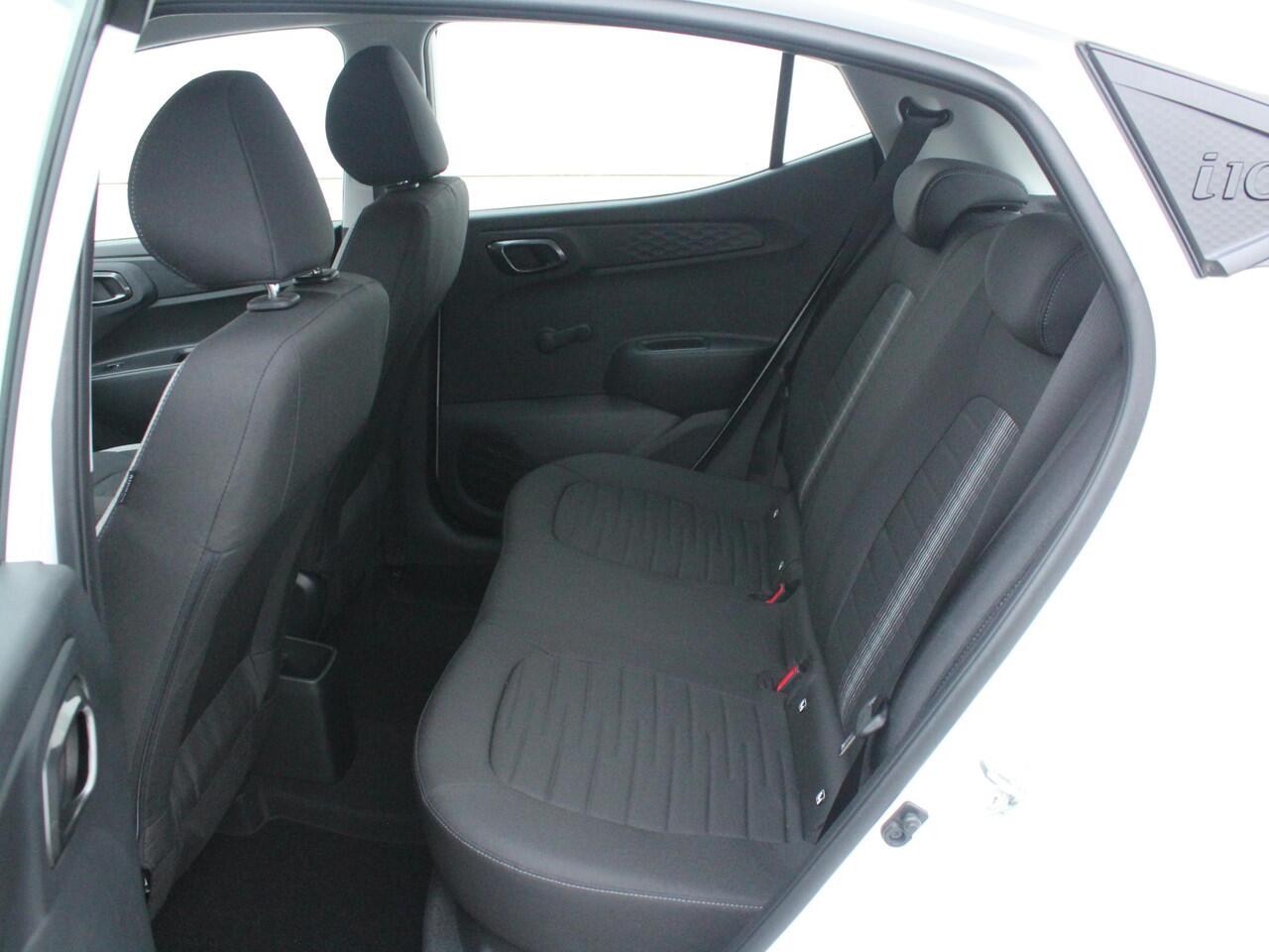 Hyundai I 10 1.0 Comfort Smart / Navigatie + Apple CarPlay & Android Auto / Achteruitrijcamera / Airco / Cruise Control / Bluetooth /